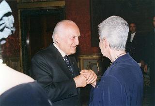 Incontro con i membri dell'Assemblea Costituente, in occasione del 50° anniversario della Fondazione della Repubblica - Sala Arazzi di Lilla