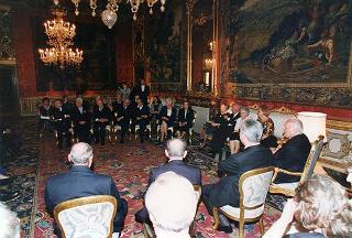 Incontro con i membri dell'Assemblea Costituente, in occasione del 50° anniversario della Fondazione della Repubblica - Sala Arazzi di Lilla