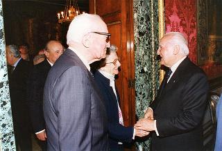 Incontro con i membri dell'Assemblea Costituente, in occasione del 50° anniversario della Fondazione della Repubblica - Sala Arazzi di Lilla