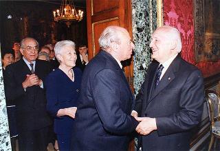Incontro con i membri dell'Assemblea Costituente, in occasione del 50° anniversario della Fondazione della Repubblica - Sala Arazzi di Lilla