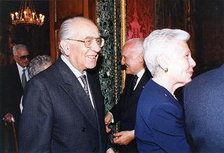 Incontro con i membri dell'Assemblea Costituente, in occasione del 50° anniversario della Fondazione della Repubblica - Sala Arazzi di Lilla