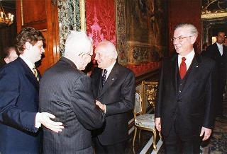 Incontro con i membri dell'Assemblea Costituente, in occasione del 50° anniversario della Fondazione della Repubblica - Sala Arazzi di Lilla