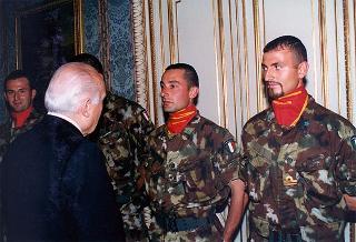 Delegazione di ufficiali, sottufficiali e marinai del Battaglione San Marco di Brindisi, in servizio di guardia d'onore al Palazzo del Quirinale