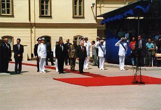 La Maddalena: intervento del Presidente della Repubblica alla cerimonia di giuramento degli allievi (corso ordinario 1995) della Scuola sottufficali della Marina Militare