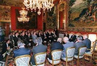 Lorenzo Del Boca e Paolo Serventi Longhi, rispettivamente presidente e segretario della Federazione nazionale della stampa italiana, con il Direttivo dell'Unione cattolica stampa italiana