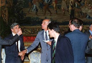 Lorenzo Del Boca e Paolo Serventi Longhi, rispettivamente presidente e segretario della Federazione nazionale della stampa italiana, con il Direttivo dell'Unione cattolica stampa italiana