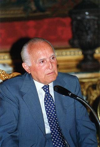Lorenzo Del Boca e Paolo Serventi Longhi, rispettivamente presidente e segretario della Federazione nazionale della stampa italiana, con il Direttivo dell'Unione cattolica stampa italiana