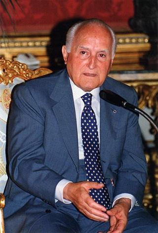 Lorenzo Del Boca e Paolo Serventi Longhi, rispettivamente presidente e segretario della Federazione nazionale della stampa italiana, con il Direttivo dell'Unione cattolica stampa italiana