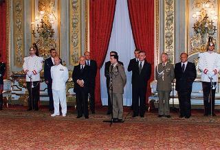 Amm. sq. Guido Venturoni, capo di Stato maggiore della Difesa, con una delegazione di militari del contingente ITALFOR che ha operato in Bosnia