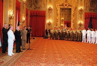 Amm. sq. Guido Venturoni, capo di Stato maggiore della Difesa, con una delegazione di militari del contingente ITALFOR che ha operato in Bosnia