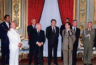 Amm. sq. Guido Venturoni, capo di Stato maggiore della Difesa, con una delegazione di militari del contingente ITALFOR che ha operato in Bosnia