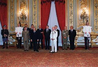 Amm. sq. Guido Venturoni, capo di Stato maggiore della Difesa, con una delegazione di militari del contingente ITALFOR che ha operato in Bosnia