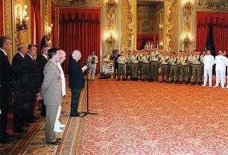 Amm. sq. Guido Venturoni, capo di Stato maggiore della Difesa, con una delegazione di militari del contingente ITALFOR che ha operato in Bosnia