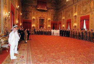 Amm. sq. Guido Venturoni, capo di Stato maggiore della Difesa, con una delegazione di militari del contingente ITALFOR che ha operato in Bosnia