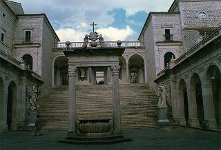 Cassino: intervento del Presidente della Repubblica all'inaugurazione della Mostra "Virgilio e il Chiostro", allestita presso l'Abbazia di Montecassino, e all'inaugurazione della Facoltà di Ingegneria dell'Università degli studi