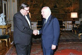 On. prof. Beniamino Andreatta, ministro della Difesa, con il gen. c.a. Franco Angioni, presidente dell'Ordine Militare d'Italia, ed il Consiglio dell'OMI