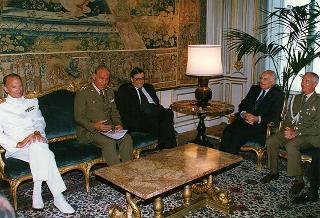 On. prof. Beniamino Andreatta, ministro della Difesa, con il gen. c.a. Franco Angioni, presidente dell'Ordine Militare d'Italia, ed il Consiglio dell'OMI