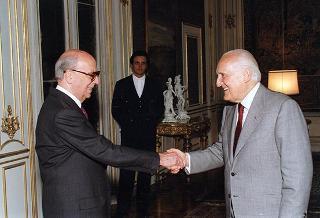 Franco Cingano, presidente del Consiglio dell'Istituto di studi Ugo La Malfa, con i membri del Consiglio