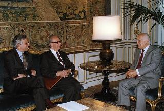 Franco Cingano, presidente del Consiglio dell'Istituto di studi Ugo La Malfa, con i membri del Consiglio