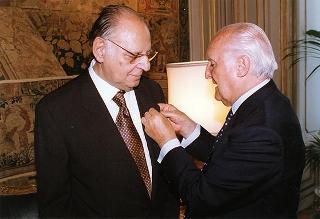 Prof. Giovanni Gigliozzi, presidente dell'ANFIM, con una delegazione dell'Associazione