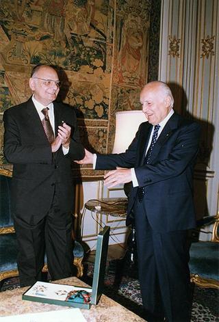 Prof. Giovanni Gigliozzi, presidente dell'ANFIM, con una delegazione dell'Associazione