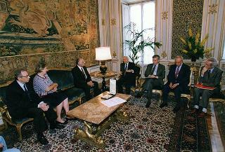 Prof. Giovanni Gigliozzi, presidente dell'ANFIM, con una delegazione dell'Associazione