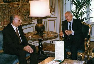 Prof. Giovanni Gigliozzi, presidente dell'ANFIM, con una delegazione dell'Associazione