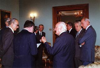 Roma, Palazzo dei Marescialli: intervento del Presidente della Repubblica alla seduta straordinaria del CSM per la discussione e l'approvazione della "Relazione al Parlamento sullo stato della giustizia per l'anno 1996"