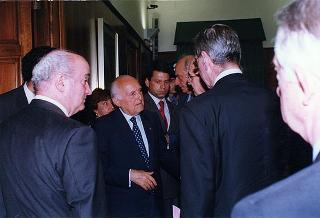 Roma, Palazzo dei Marescialli: intervento del Presidente della Repubblica alla seduta straordinaria del CSM per la discussione e l'approvazione della "Relazione al Parlamento sullo stato della giustizia per l'anno 1996"