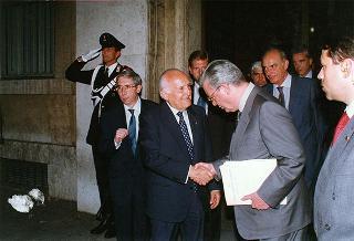 Roma, Palazzo dei Marescialli: intervento del Presidente della Repubblica alla seduta straordinaria del CSM per la discussione e l'approvazione della "Relazione al Parlamento sullo stato della giustizia per l'anno 1996"
