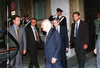 Roma, Palazzo dei Marescialli: intervento del Presidente della Repubblica alla seduta straordinaria del CSM per la discussione e l'approvazione della "Relazione al Parlamento sullo stato della giustizia per l'anno 1996"