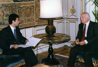 Luigi Marino, presidente di Confcooperative, e l'Ufficio di Presidenza del sodalizio