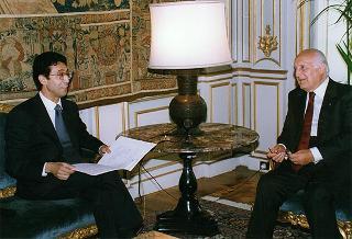Luigi Marino, presidente di Confcooperative, e l'Ufficio di Presidenza del sodalizio