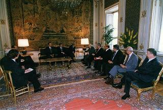 Prof. Gianfranco Imperatori, presidente del Mediocredito Centrale, con alcuni imprenditori italiani all'estero partecipanti alla "Giornata della internazionalizzazione" promossa dall'Istituto di credito