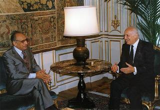 Prof. Enzo Siciliano, presidente della RAI, con il Consiglio di amministrazione ed il direttore generale dell'Azienda