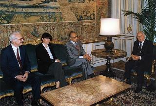 Prof. Enzo Siciliano, presidente della RAI, con il Consiglio di amministrazione ed il direttore generale dell'Azienda
