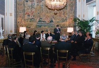 Franco Rusticali, sindaco di Forlì, con il prof. Antonio Mario Radmilli, presidente dell'Unione internazionale delle scienze preistoriche e protostoriche, e una delegazione di partecipanti al 13° Congresso internazionale della UISPP