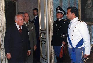 Delegazione di ufficiali ed allievi dell'Accademia della Guardia di finanza, in servizio di guardia d'onore al Palazzo del Quirinale