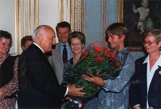 Don Livio Checchinato, con una delegazione di cittadini del Comune di Cerano (Novara)