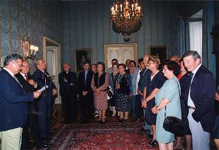 Don Livio Checchinato, con una delegazione di cittadini del Comune di Cerano (Novara)