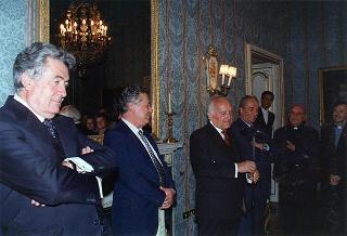 Don Livio Checchinato, con una delegazione di cittadini del Comune di Cerano (Novara)
