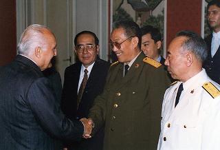 Gen. Liu Huaqing, vice presidente della Commissione Militare Centrale Cinese e membro dell'Ufficio Politico del Comitato Centrale del Partito Comunista