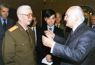 Gen. Liu Huaqing, vice presidente della Commissione Militare Centrale Cinese e membro dell'Ufficio Politico del Comitato Centrale del Partito Comunista