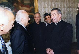 Franceschino Delussu, presidente dell'Associazione sarda socio-culturale "A. Segni" di Jerzu (Nuoro), con una delegazione di partecipanti al Convegno "Olgiastra: dalla microstoria alla storia della Sardegna"