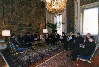 On. Antonio Maccanico, ministro delle poste e delle telecomunicazioni, con la signora Carla Voltolina Pertini ed i vertici dell'Ente Poste, per la presentazione del francobollo celebrativo del centenario della nascita del sen. Sandro Pertini