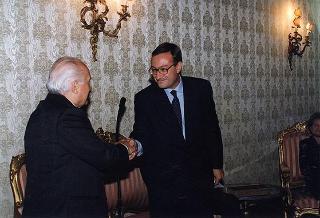 Marco Giardini, presidente della Federcasa-ANIACAP, con il Consiglio direttivo della Federazione