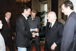 Gino Russo e Carine Collett, accompagnati dall'on. Walter Veltroni, vice presidente del Consiglio dei ministri