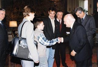 Gino Russo e Carine Collett, accompagnati dall'on. Walter Veltroni, vice presidente del Consiglio dei ministri