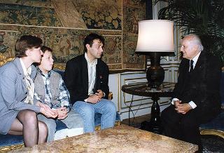 Gino Russo e Carine Collett, accompagnati dall'on. Walter Veltroni, vice presidente del Consiglio dei ministri