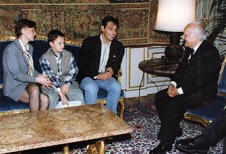 Gino Russo e Carine Collett, accompagnati dall'on. Walter Veltroni, vice presidente del Consiglio dei ministri